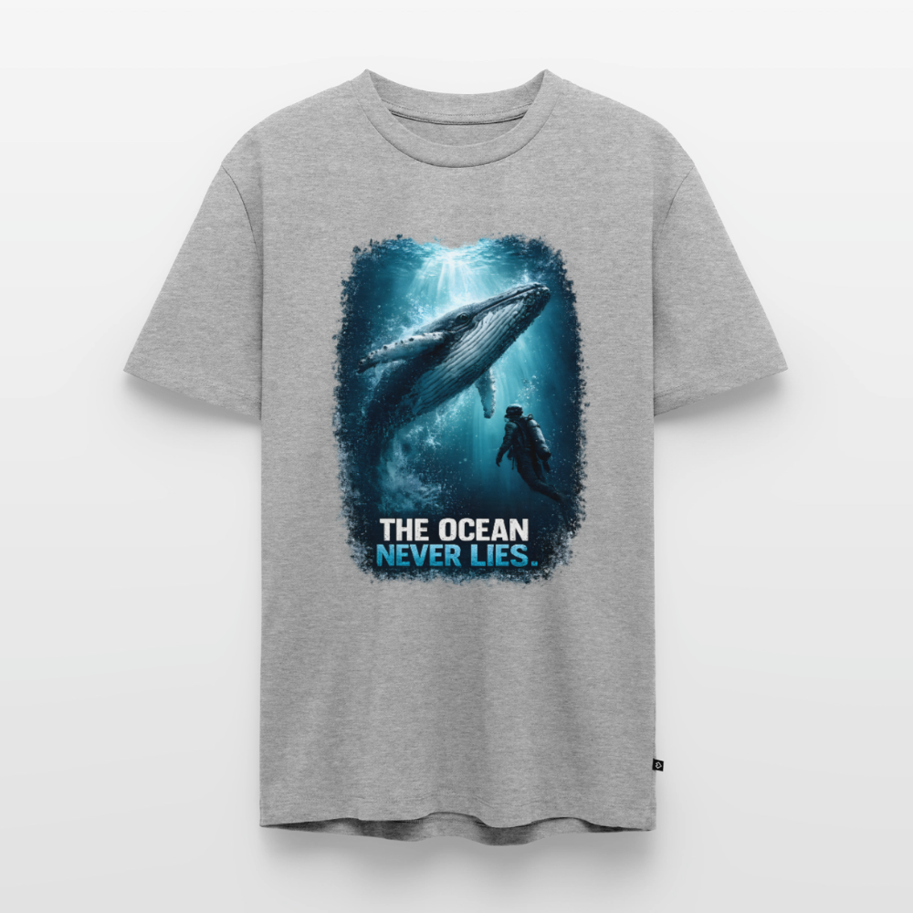 The Ocean Never Lies – Buckelwal mit Taucher | Männer Premium T-Shirt - Grau meliert