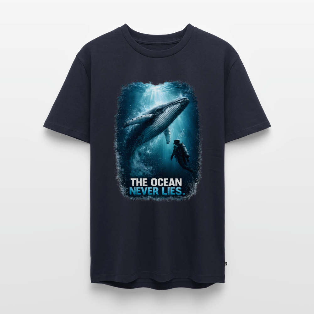 The Ocean Never Lies – Buckelwal mit Taucher | Männer Premium T-Shirt - Navy
