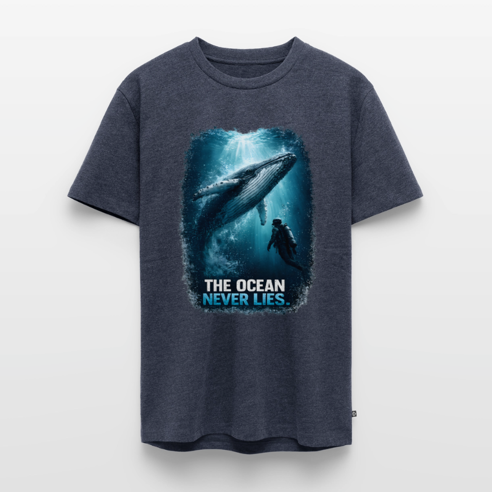 The Ocean Never Lies – Buckelwal mit Taucher | Männer Premium T-Shirt - Jeansblau 