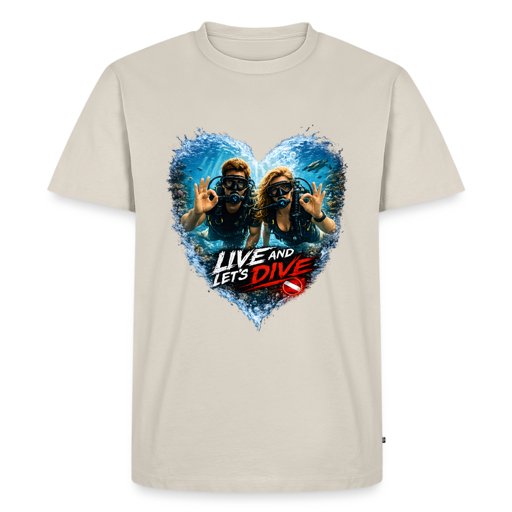Live And Let's Dive Taucher Paar Herz | Männer Premium T-Shirt - Beige