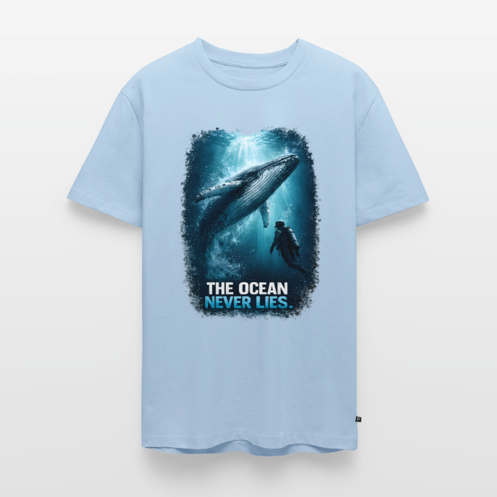 The Ocean Never Lies – Buckelwal mit Taucher | Männer Premium T-Shirt - Hellblau