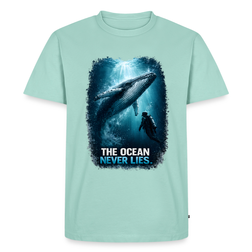 The Ocean Never Lies – Buckelwal mit Taucher | Männer Premium T-Shirt - Mint 