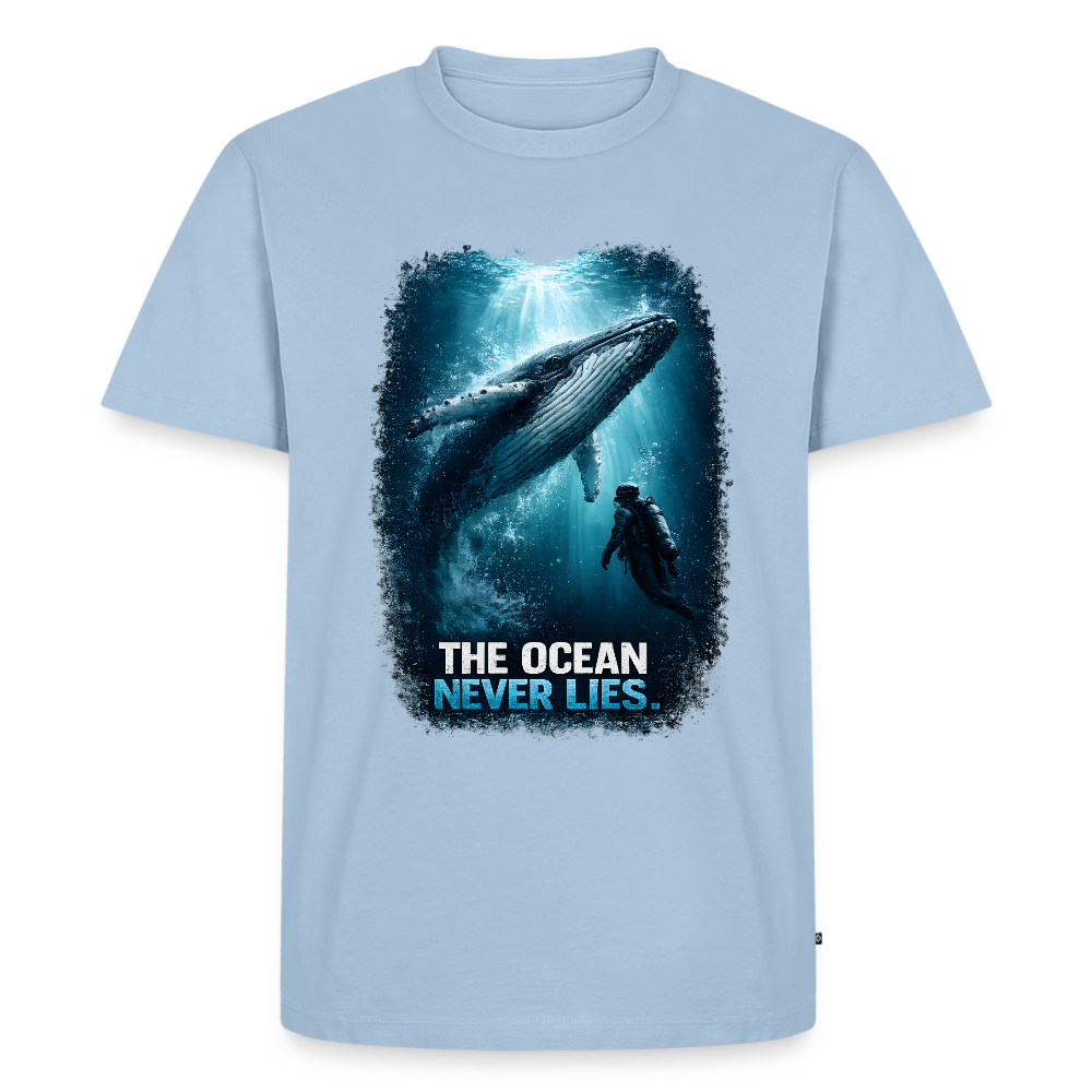 The Ocean Never Lies – Buckelwal mit Taucher | Männer Premium T-Shirt - Hellblau